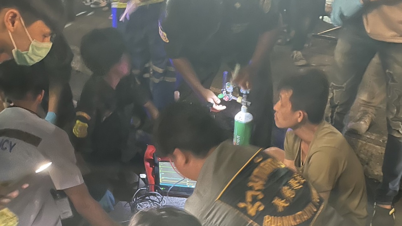 ท้าหนุ่มลาวชักมีดกะซวกเพื่อนร่วมชาติ ดับคาตลาดอินดี้ ดาวคะนอง