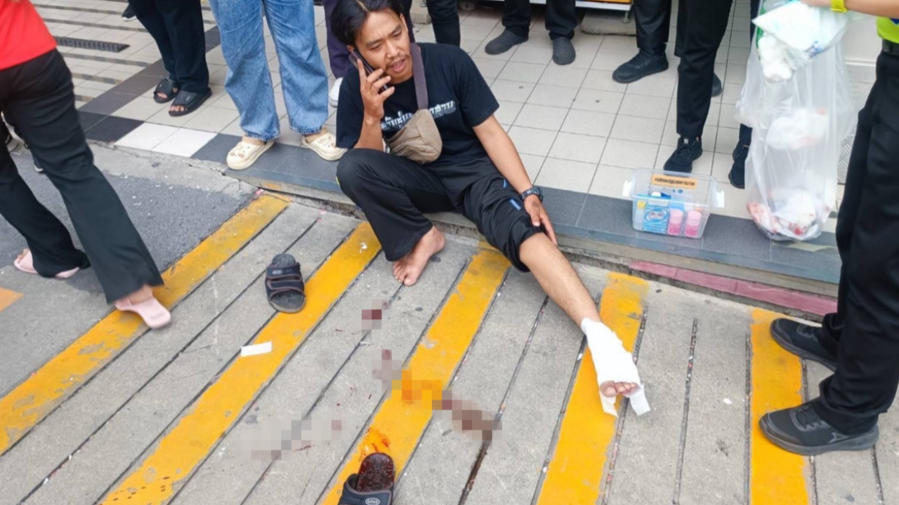 รองสว.จร. “ยิงตีนโจ๋” ใส่หมวกกันน็อกเข้าห้างฯ โดนข้อหาทำร้ายร่างกาย 