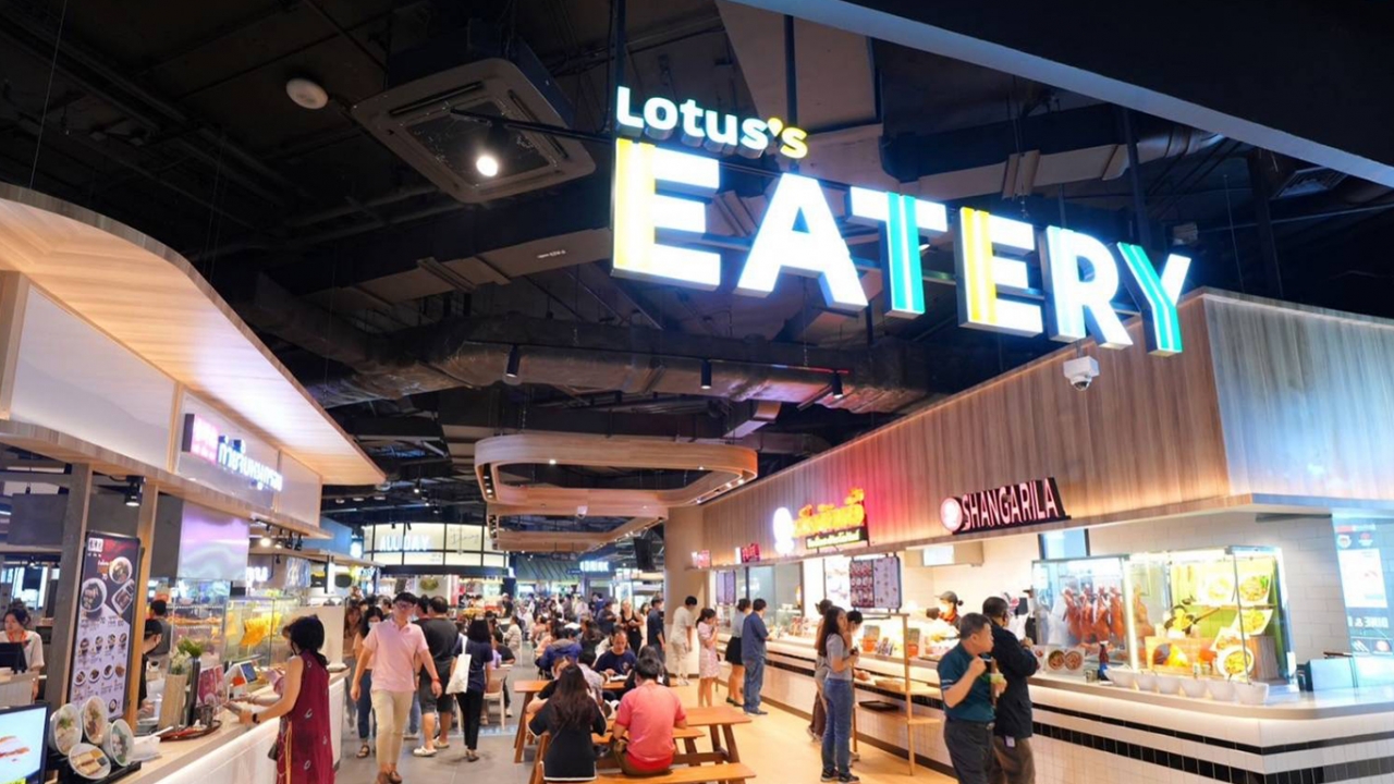 Lotus's Eatery竞争激烈，美食广场沙拉争夺独立美食广场。