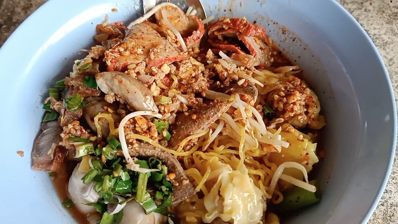 ก๋วยเตี๋ยวต้มยำร้านเด็ด อ.บ่อไร่ คิวยาว เพื่อนบ้านแห่สั่งข้ามไปกินถึงกัมพูชา