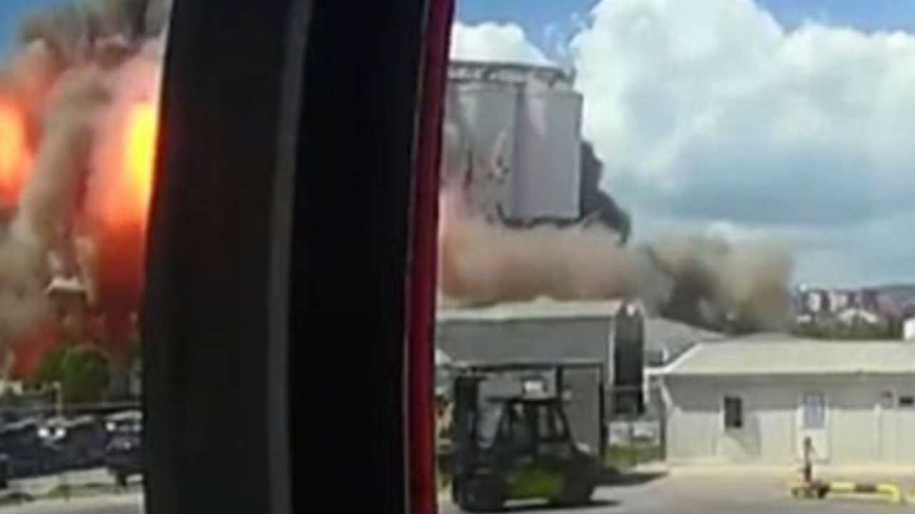 ระเบิดรุนแรงไซโลข้าวสาลี ที่ท่าเรือตุรกี บาดเจ็บ 12 ราย (คลิป)