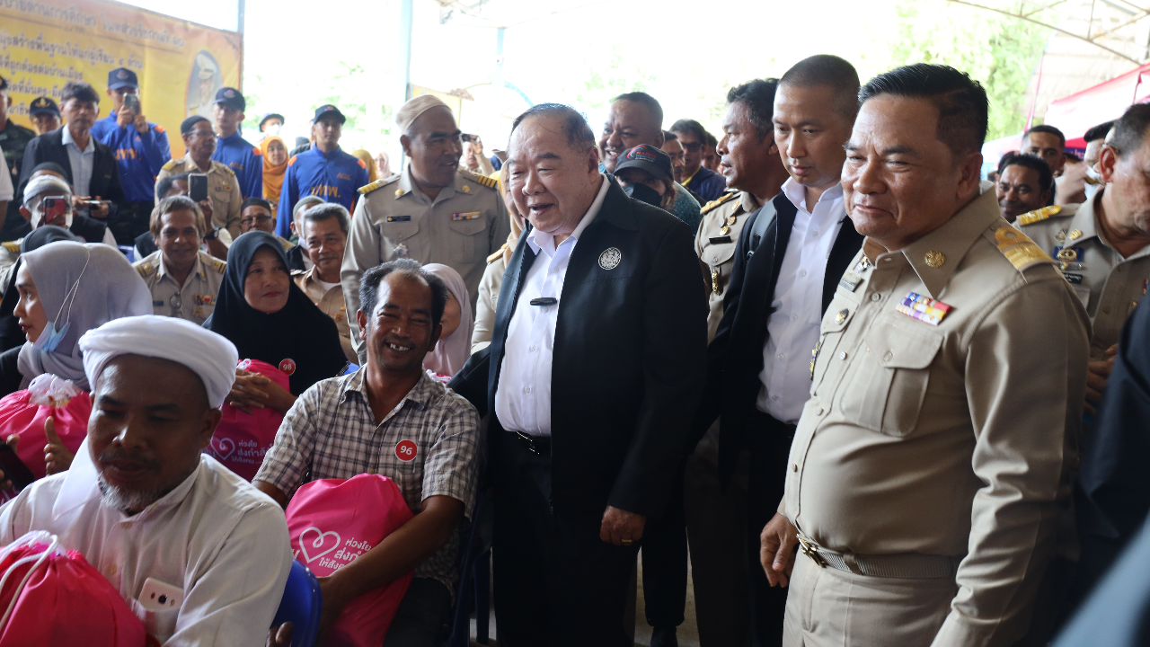 “บิ๊กป้อม” ไปใต้ สั่งทั่วประเทศถอดบทเรียนเหตุโกดังพลุดอกไม้ไฟระเบิดที่นราธิวาส 