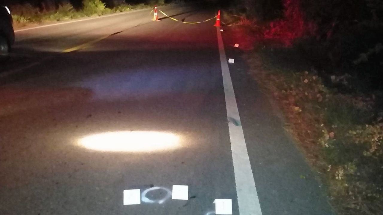 หนุ่ม 24 เลือดร้อน ยิงดับกลุ่มโจ๋คู่อริ เจอกันกลางถนน ต่อยดุก่อนรัว 2 นัด