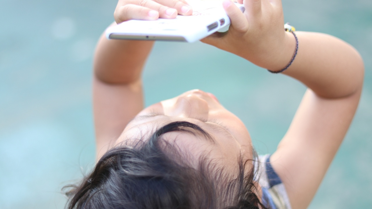 ผลเสียใช้มือถือนาน จีนคุมเข้มอายุต่ำกว่า 18 ปี ห้ามใช้เกินวันละ 2 ชั่วโมง