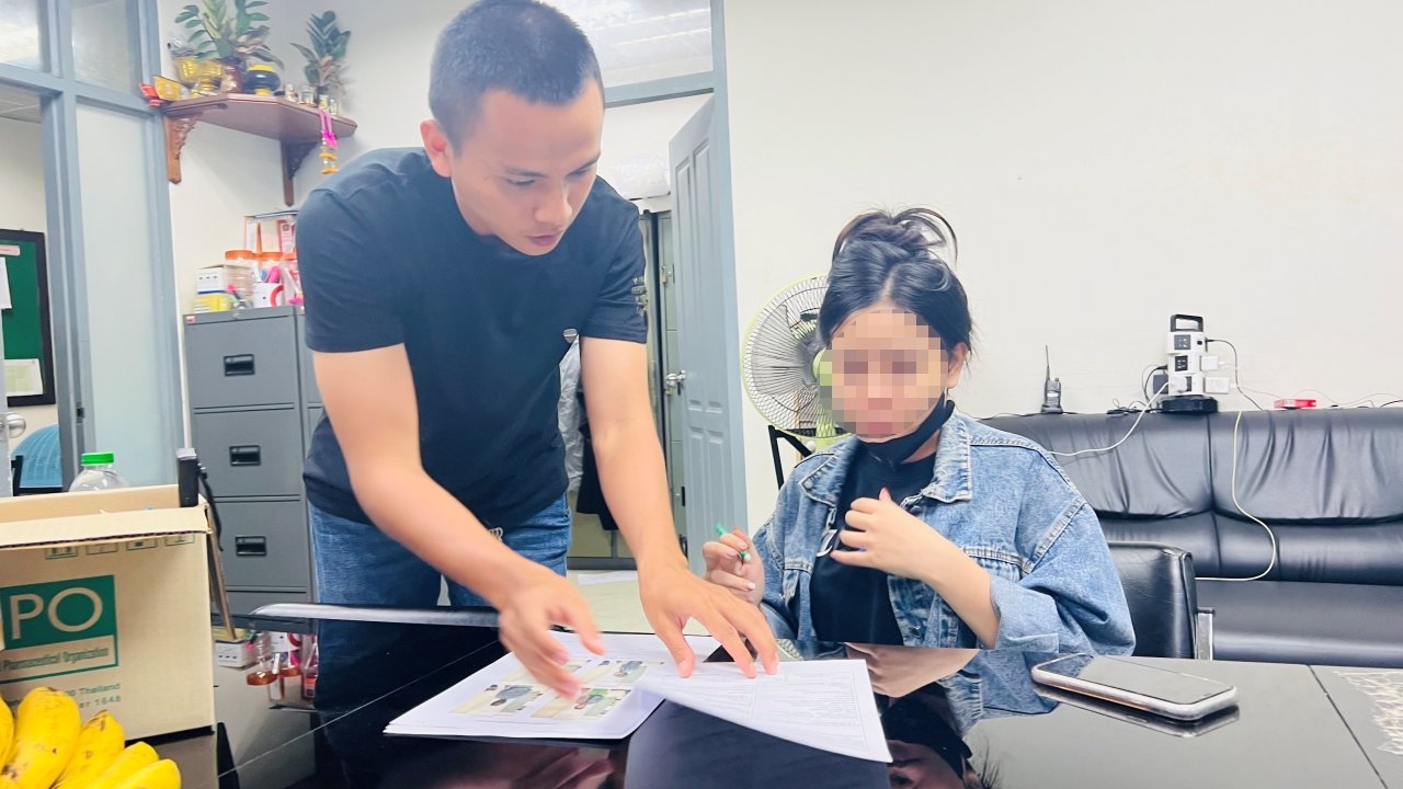 รวบแล้ว "หมวย บุษราคัม" นางนกต่อแก๊งหลอกหนุ่มดาวน์รถ หลังมาขึ้นศาลนนทบุรี