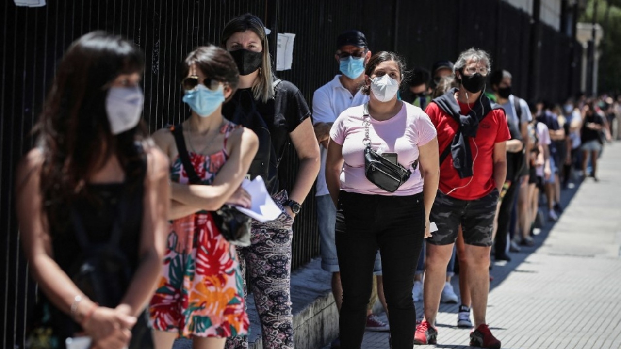 มันมาอีกแล้ว โควิดสายพันธุ์ใหม่ระบาดในอังกฤษ ยอดผู้ป่วยเริ่มพุ่ง