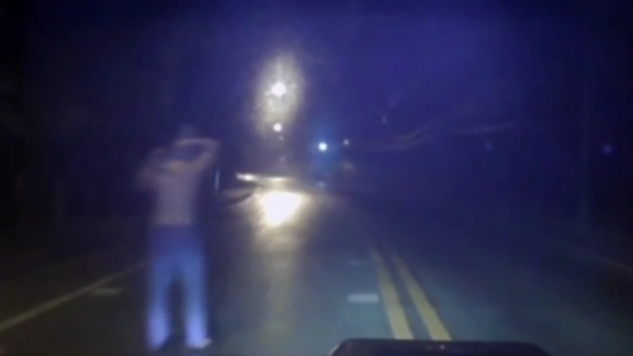 หนุ่มเล่าประสบการณ์เกือบเป็นฆาตกร หลังเจอชายถอดเสื้อเดินกลางถนนช่วงเที่ยงคืน