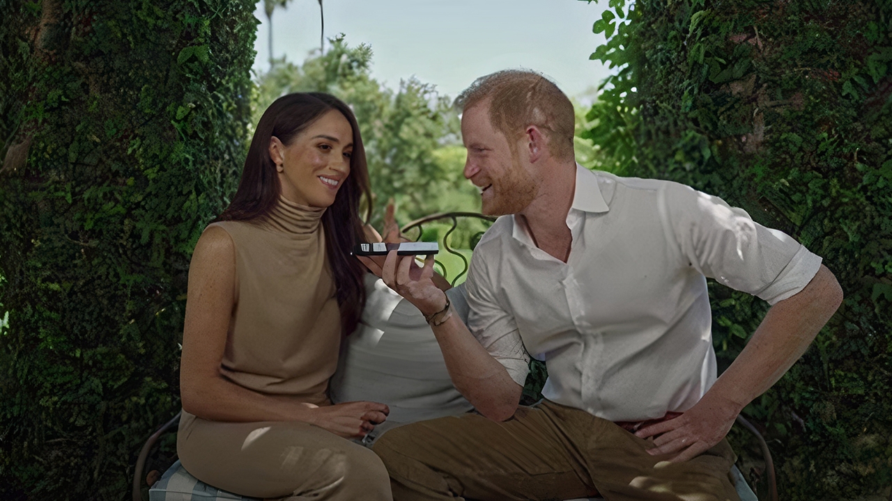 นักวิเคราะห์ภาษากายมองต่าง 'เมแกน-เจ้าชายแฮร์รี่' โชว์คลิปคู่สยบรักร้าว