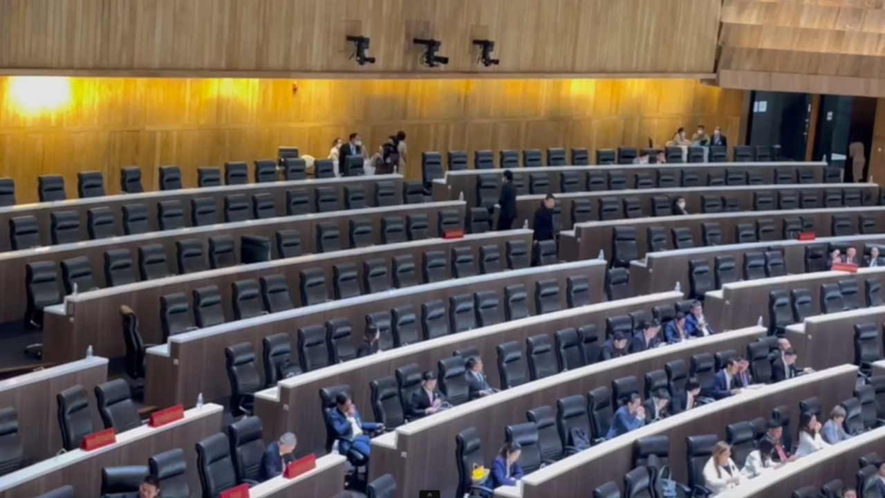 "สว." ถาม "ก้าวไกล" รีบแก้ ม. 272 ทำไม ลั่น เอาบ้านเมืองเป็นหลักก่อน