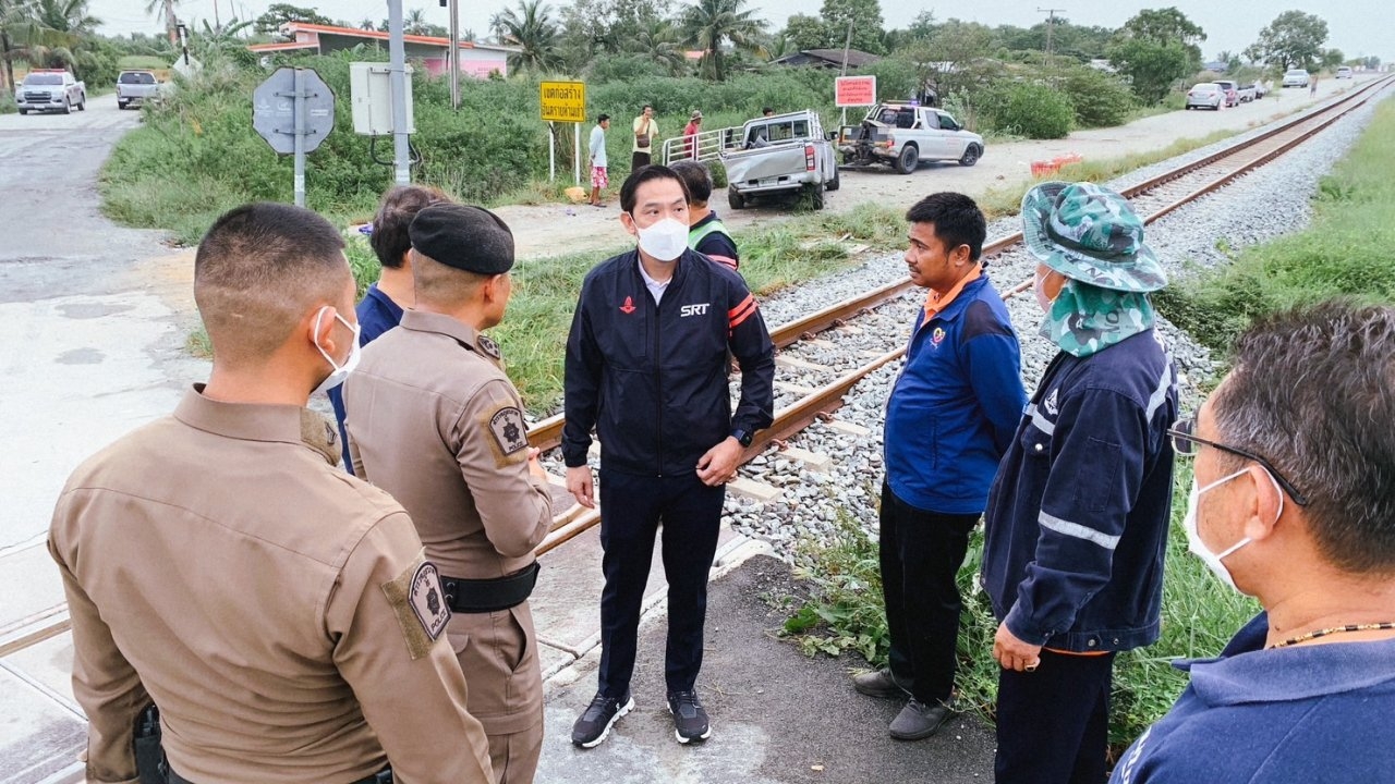 ผู้ว่าการรถไฟฯ นำทีมสำรวจจุดตัดขบวนรถส่งสินค้าชนกระบะทำคนงานตาย 8 ศพ 