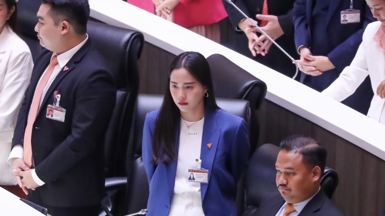 "รักชนก" ซัด ทำงานแบบนี้เหรอ เหวอทั้งสภา ประธานสั่งปิด เลื่อนวาระประชุม