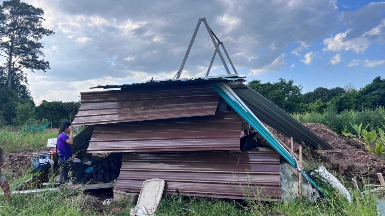 ม.2 เขียนเรียงความ "รักแม่แม้ยากจน" ครูไปดูบ้าน เป็นเพิงมุงสังกะสี ส้วมก็ไม่มี