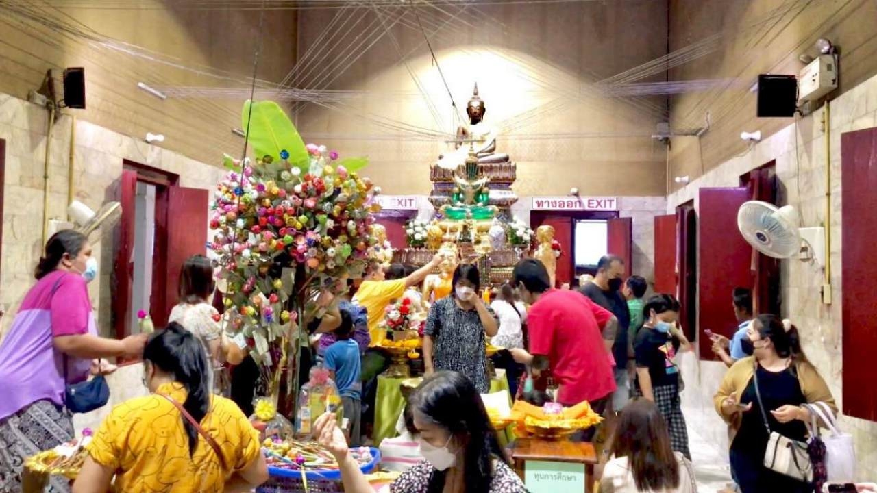 แห่ส่องอ่างน้ำมนต์ "เลขเด็ดงวดนี้" 16/8/66 "หลวงพ่อปากแดง" กลับไปลุ้นโชค