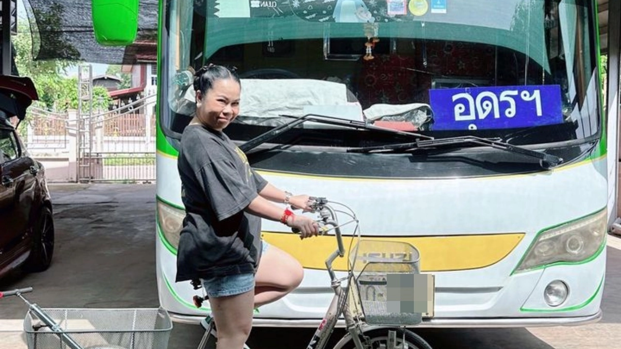 Tukky 发布了一张大巴士情侣的照片。但粉丝们纷纷将注意力集中在车牌上。