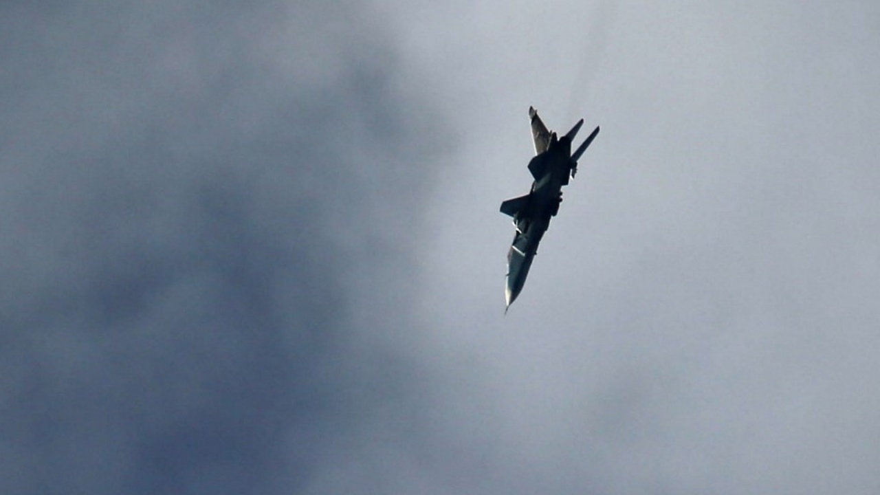 เครื่องบินเจ็ตขัดข้องกลางแอร์โชว์สหรัฐฯ นักบินดีดตัวทันก่อนเครื่องโหม่งโลก (คลิป)