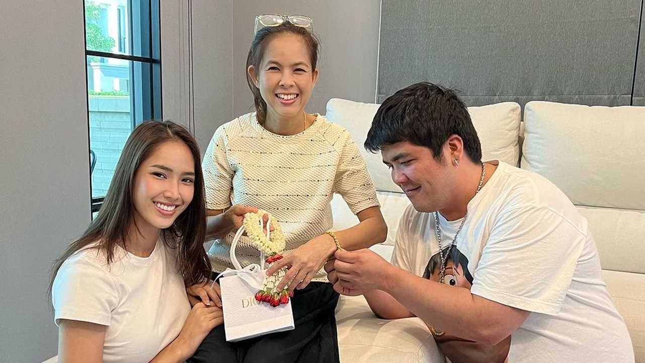 แจ็ค แฟนฉัน ควง ใบหม่อน ไปไหว้แม่ด้วยกัน แต่มือของแจ็คทำโฟกัสผิดจุด