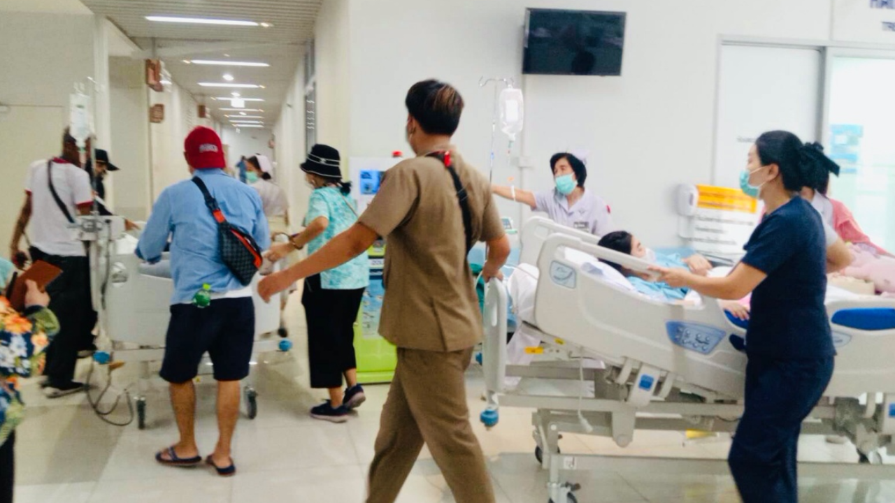 ดับได้แล้ว ไฟไหม้ในตึก 150 ปี รพ.สมเด็จ ณ ศรีราชา คาดไฟฟ้าลัดวงจร 