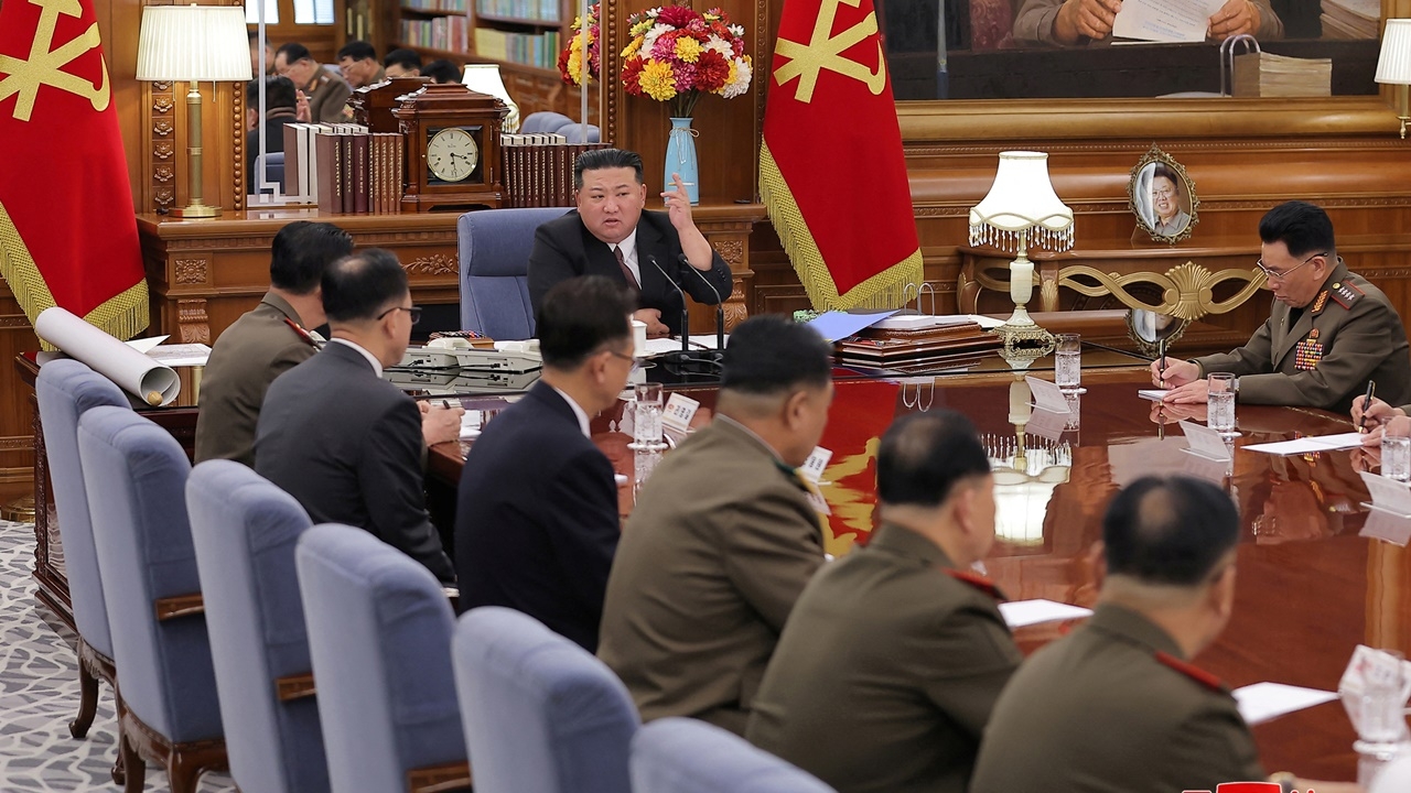 คิม จอง อึน เปลี่ยนตัวเสนาธิการทหาร เตรียมพร้อมรับสงคราม