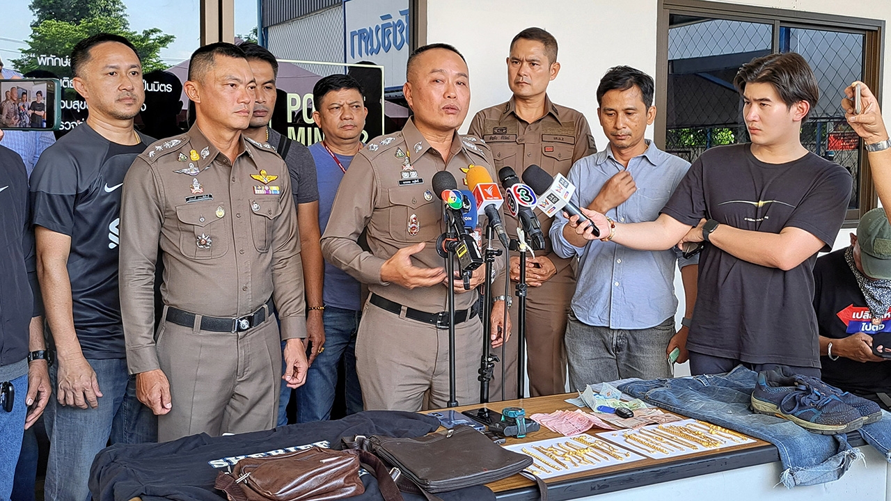 โดนรวบคาอ่าง หนุ่มบุกเดี่ยวชิงทอง 28 บาท ติดหนี้พนัน ย่ามใจเที่ยวอาบอบนวด