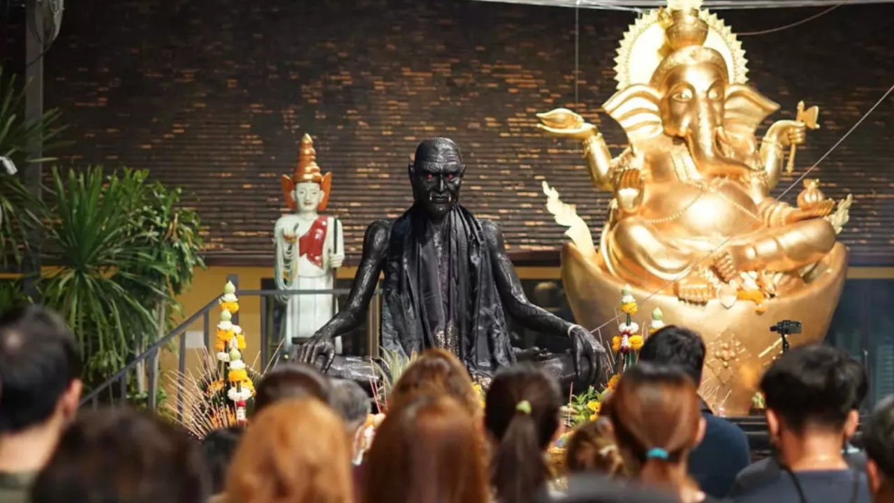 ครูกายแก้วคือใคร ย้อนตำนานบรมครู แจกคาถาและวิธีขอพรให้สมหวัง