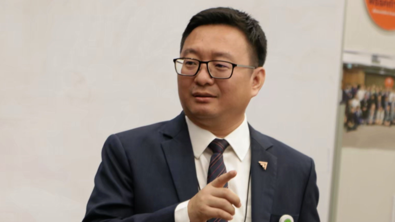 “ชัยธวัช” อึ้ง หลังถูกถาม อวยพร “บิ๊กป้อม” หัวเราะ บอก “ขอให้โชคดี”