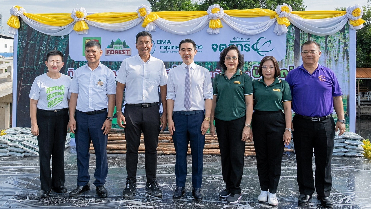 ชัชชาติ สิทธิพันธุ์ เปิดกิจกรรม "คุณปลูก บิ๊กซีปัก ร่วมกันสร้างป่าใหญ่"