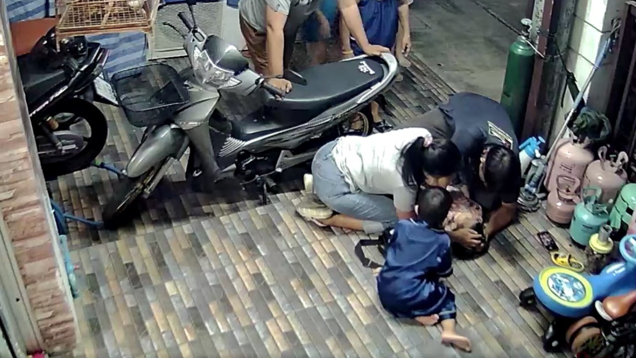 แม่ใจจะขาด แชร์คลิปอุทาหรณ์ ลูกร้องไห้หนัก จนหยุดหายใจไปประมาณ 3 นาที