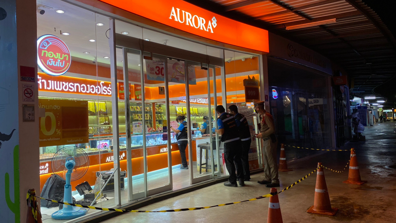 อุกอาจ ชิงทอง 48 บาท ในห้างกลางกรุง โจรบุกเดี่ยวใช้มีดจี้-น้ำมันขู่เผา