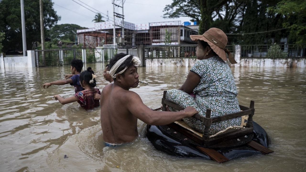 มรสุมเข้าเมียนมา น้ำท่วม-ดินถล่มตายแล้ว 5 ศพ อพยพคนอีก 40,000