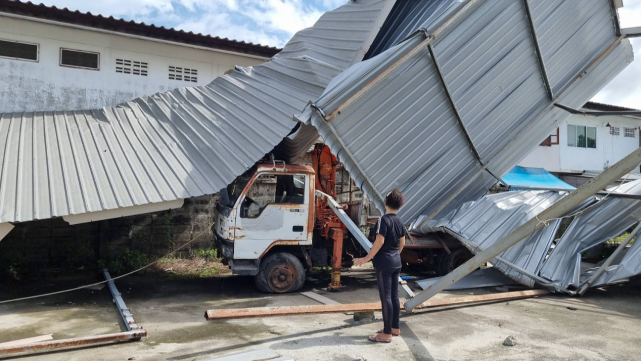 พายุถล่มบางบัวทองเสียหายหนัก สภาพอากาศวันพรุ่งนี้ ฝนยังตก 60%  