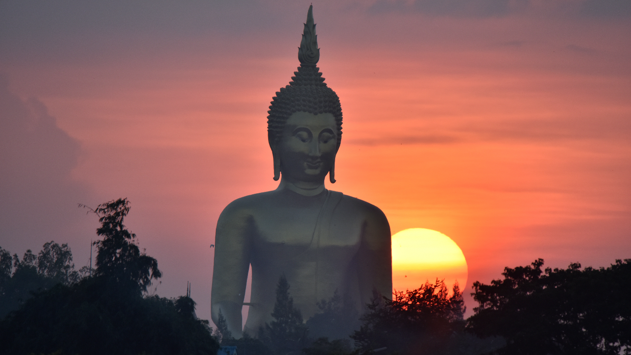 วัดม่วง อ่างทอง เที่ยววัดสวย ขอพรพระพุทธรูปองค์ใหญ่ที่สุดในไทย