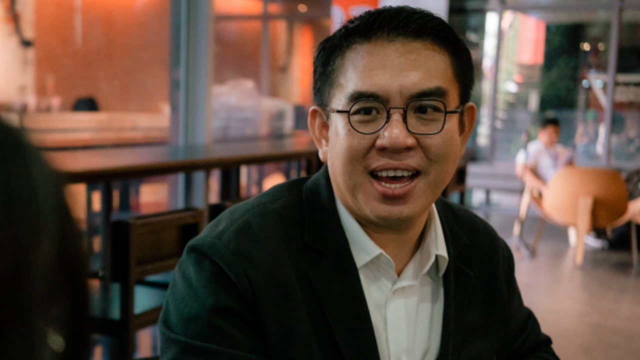 "วิโรจน์" ชี้ ไม่มีใครบงการ กลุ่มมวลชนเคลื่อนไหวได้ รับ พฤติกรรมรุนแรง