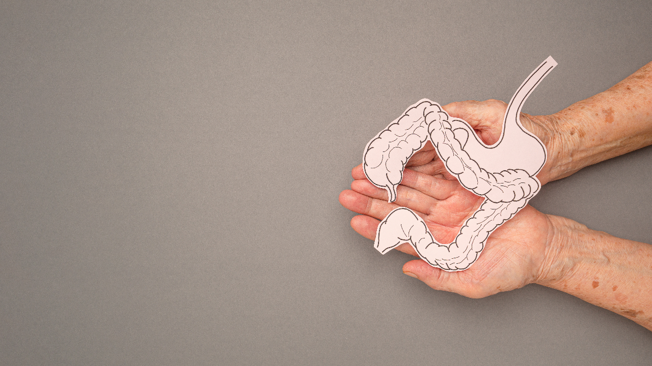 ผู้สูงอายุถ่ายยาก เกิดจากอะไร มีทางแก้อย่างไรบ้าง