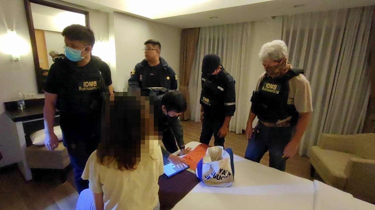 บุกช่วย นศ.สาวในโรงแรมแก๊งคอลลวง ขณะโทรตุ๋นแม่ 3 ล้าน พ่อไหวทันแจ้งตํารวจ
