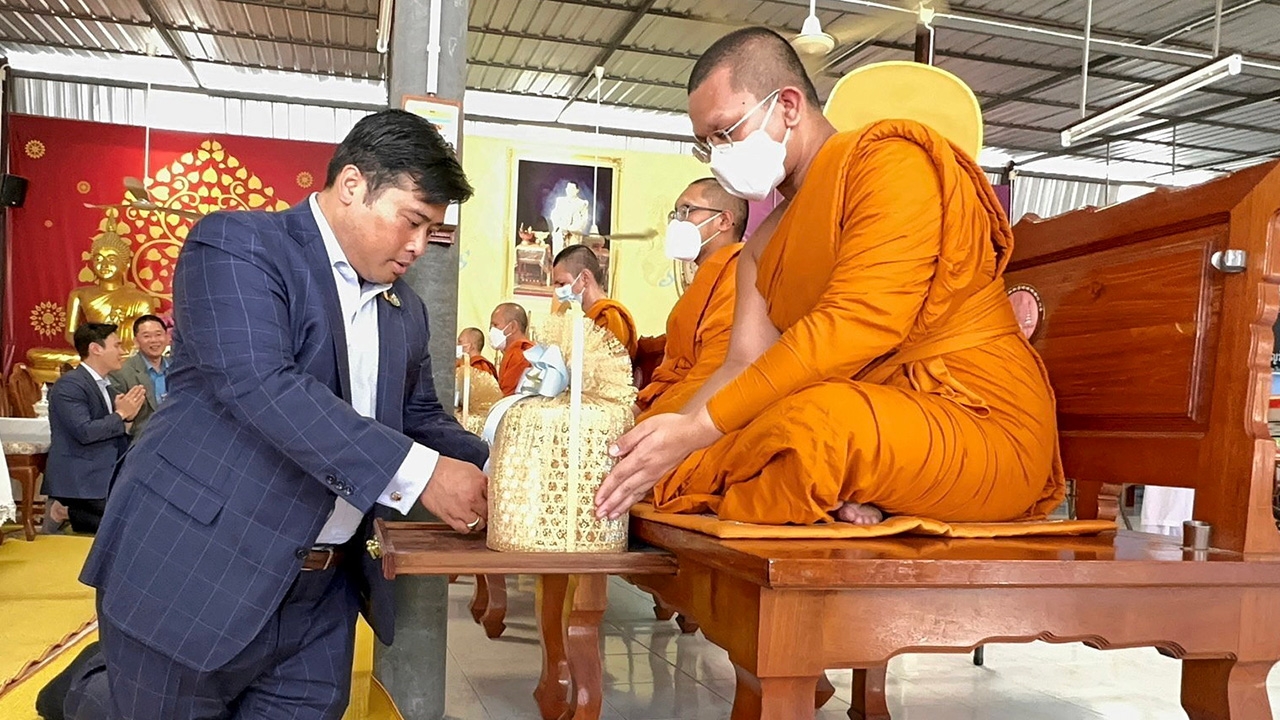 ทําบุญถวายเสด็จย่า "ท่านอ้น" ไปวัดโมลีโลกยาราม ส่อเลื่อนกลับสหรัฐ