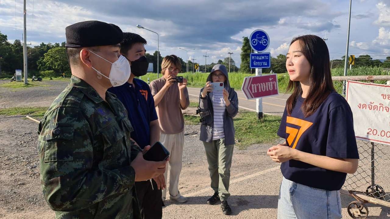 ทหาร เบรก สส.ก้าวไกล จัดกิจกรรมปูเสื่อพูดคุยชาวบ้าน เขตพื้นที่ทหาร