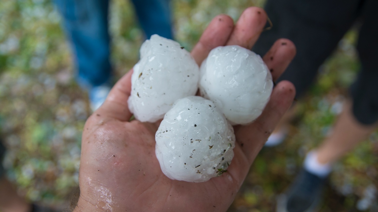 ระทึก พายุลูกเห็บถล่มอิตาลี ขนาดใหญ่เท่าลูกเทนนิส เจ็บกว่าร้อย (คลิป)