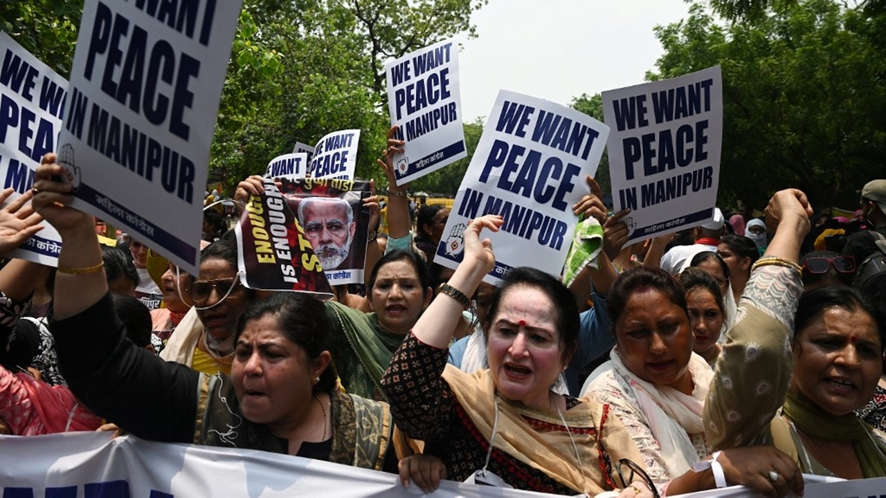 สลดอินเดีย ม็อบจับหญิง 2 คนแก้ผ้าแห่ประจาน-นายกฯ ลั่นไม่ละเว้นคนผิด