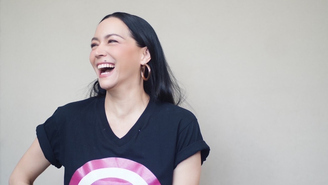 ลอร่า ศศิธร ประกาศตัวเป็นกลางสะท้อนสังคม แตกต่างอย่างไม่แตกแยกเพื่อคนทุกวัย