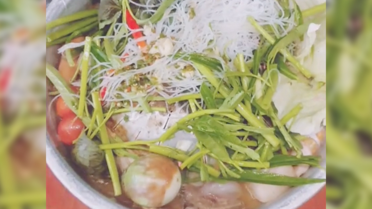 ต่างชาติกินหมูกระทะครั้งแรก ร้านเห็นสภาพเตาแล้วเอ็นดู ใจดีสอนวิธีกินให้