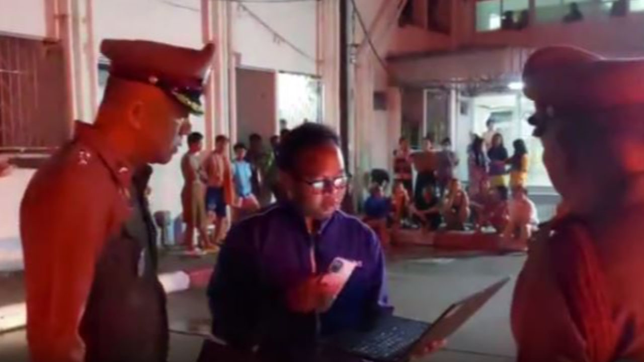 ล่า 4 เขมรโหด รุมแทงหนุ่ม 19 เพื่อนร่วมชาติดับ คาหอพักที่ชลบุรี