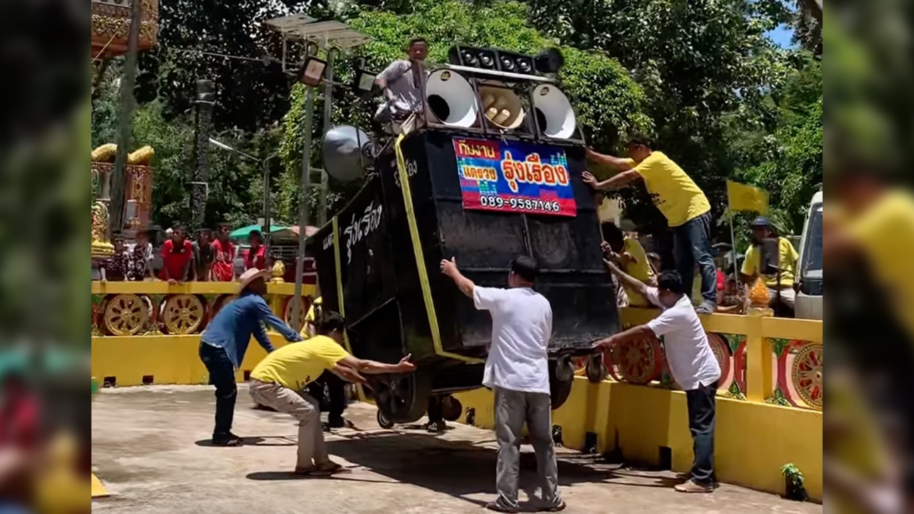 "พ่อนาค" สั่งเครนยก "รถแห่" ข้ามกำแพงโบสถ์ จัดเต็มลูกชายคนเดียวบวช