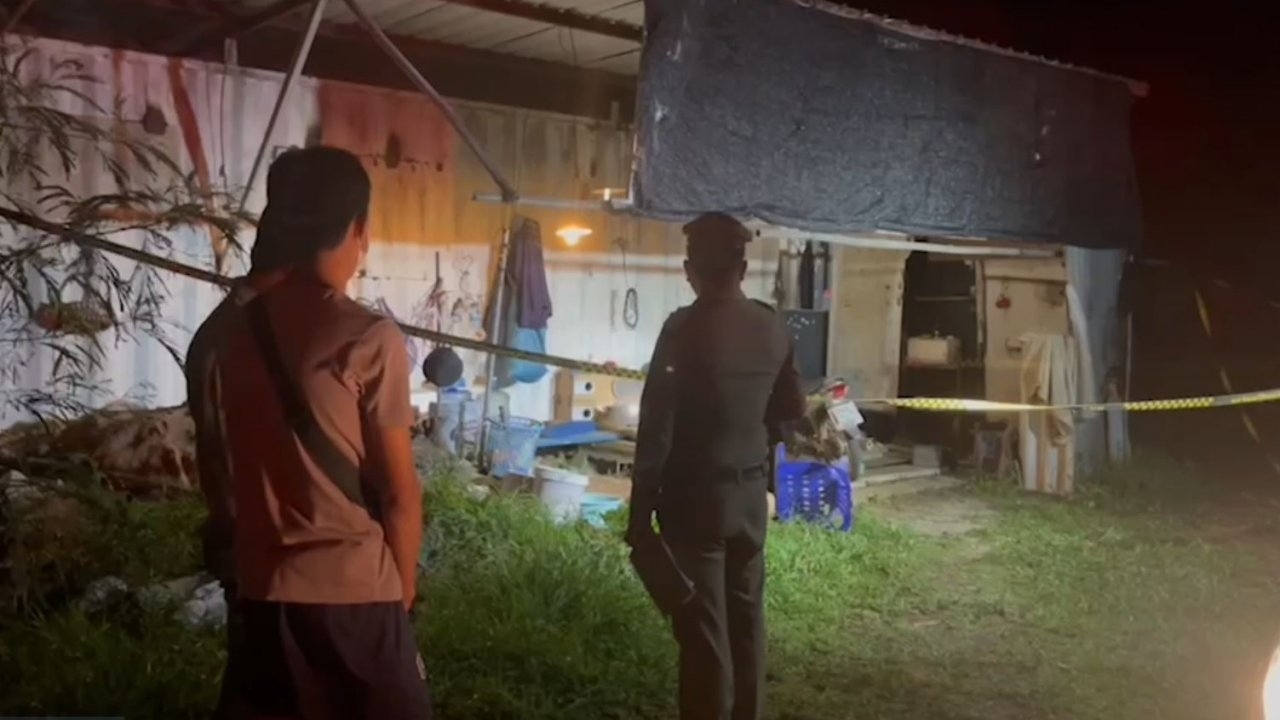 ตร.ชัยภูมิเร่งหามือปืน ลอบสังหารหนุ่มคนงาน ยิงทะลุหัว 2 นัด ตายหน้าห้องพัก