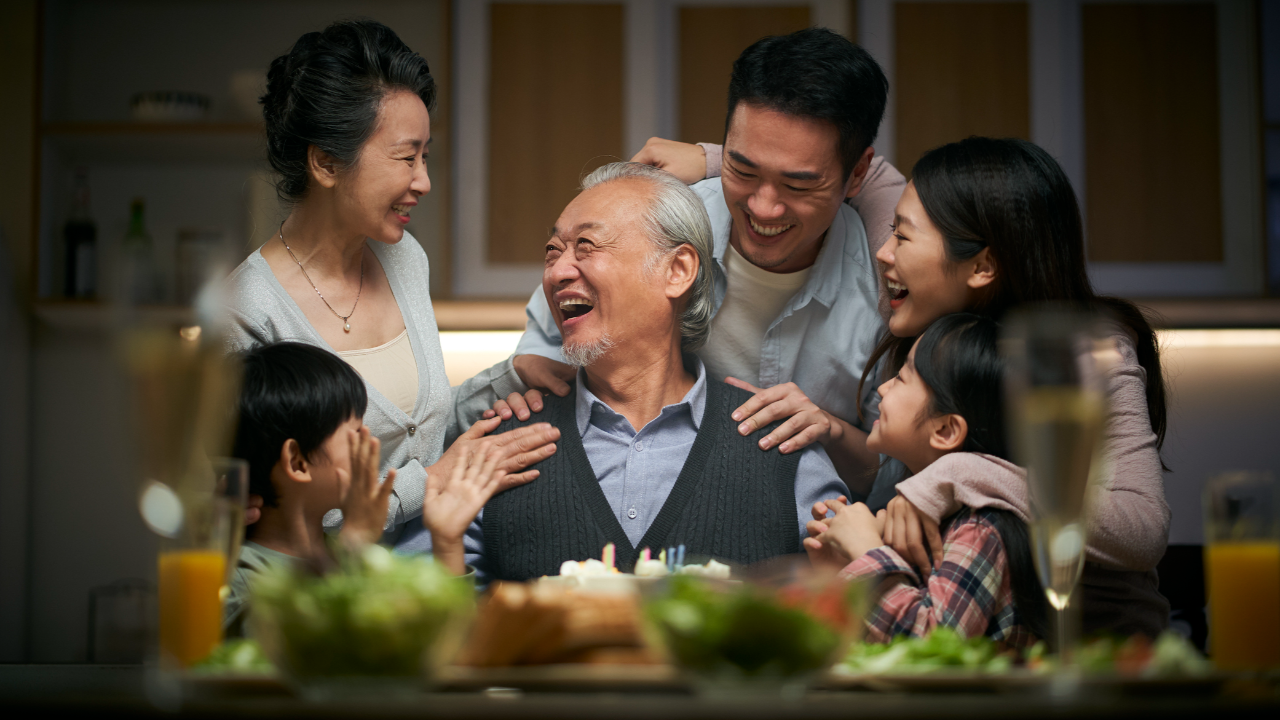 ผู้สูงอายุกับคนต่างวัย อยู่ด้วยกันอย่างไรให้มีความสุข