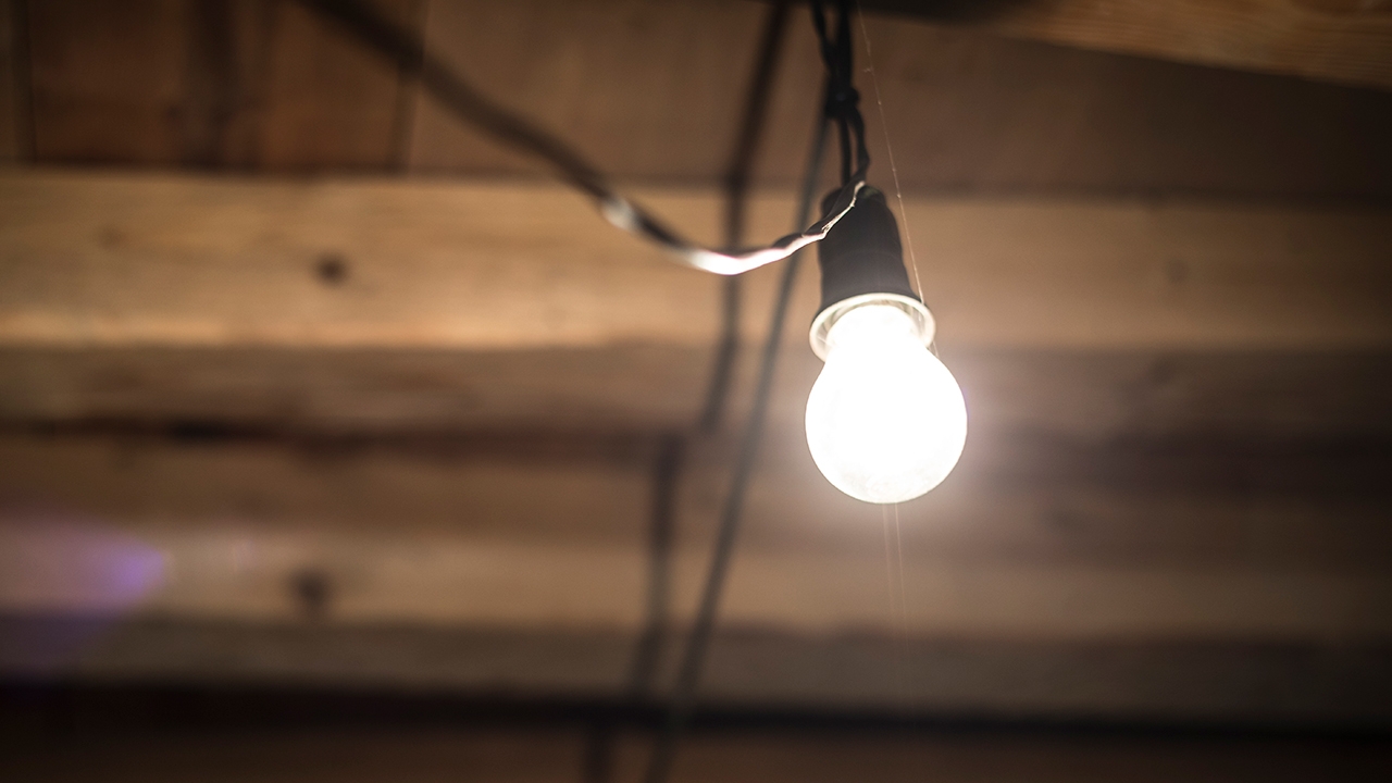 ท้ายหมู่บ้านหนองมะสังข์ หมู่ 7 ยังไม่มีไฟฟ้าใช้ วอนหน่วยงานที่เกี่ยวข้องช่วยเหลือที