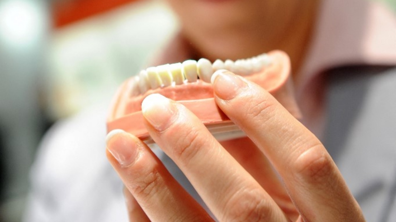 หมอสหรัฐฯ อึ้ง ตรวจเจอฟันปลอมในท้องคนไข้สมองเสื่อม