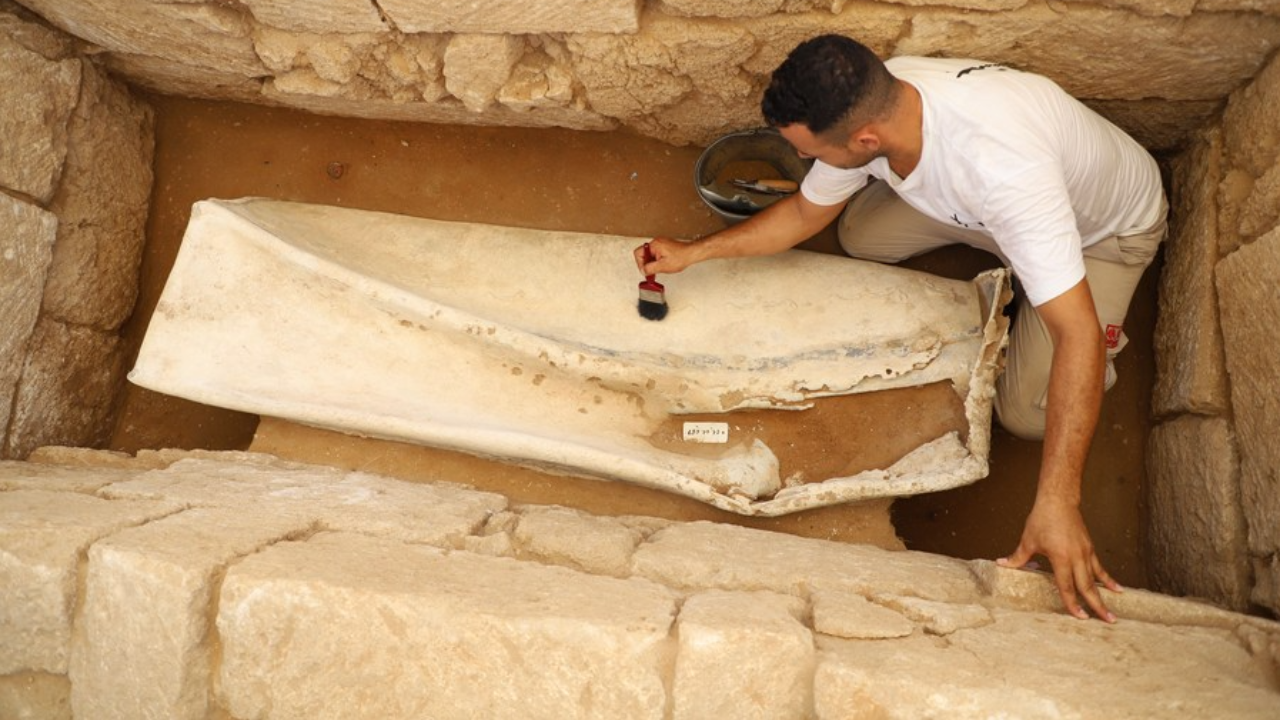 ฮือฮา นักโบราณคดีพบโลงศพตะกั่วยุคโรมันเก่าแก่กว่า 2,000 ปีที่กาซา