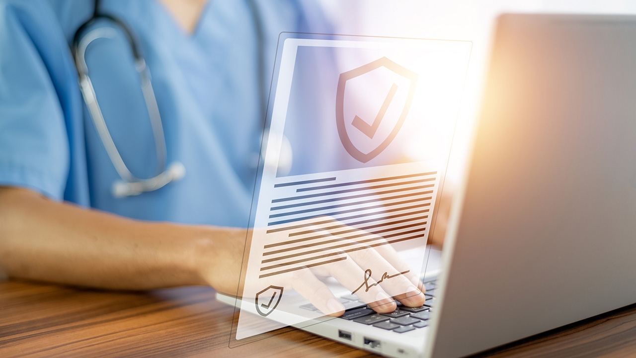 ถกบุคลากรโรงพยาบาลส่งเสริมสุขภาพตำบลขอย้ายกลับ