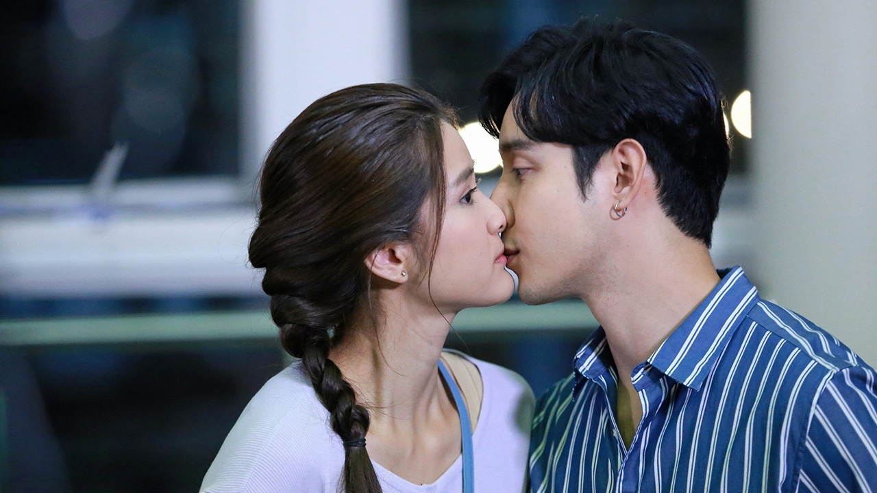 “เมฆ” จัดให้!จุ๊บเซอร์ไพรส์ “แพรว” ใน “สาวใช้ดีลิเวอรี”