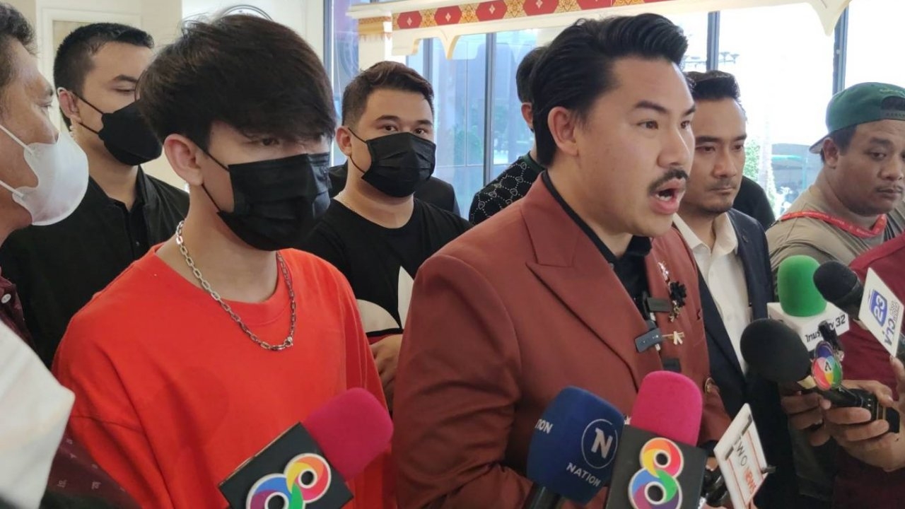 ครูเต้ย กับผู้เสียหาย ร้องบิ๊กโจ๊ก ถูกเต็นท์หลอกซื้อรถ โอนสูญกว่า 20 ล้าน